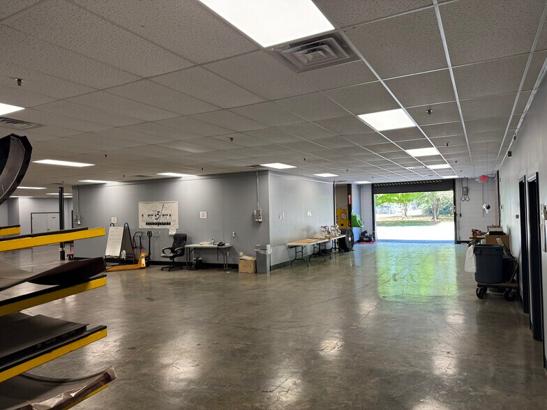 More Photos Of 550 Commerce Park Dr SE, Marietta Light Distribution For Sale