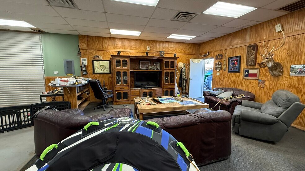 More Photos Of 9506 F M 835, Slaton Sports And Entertainment For Sale