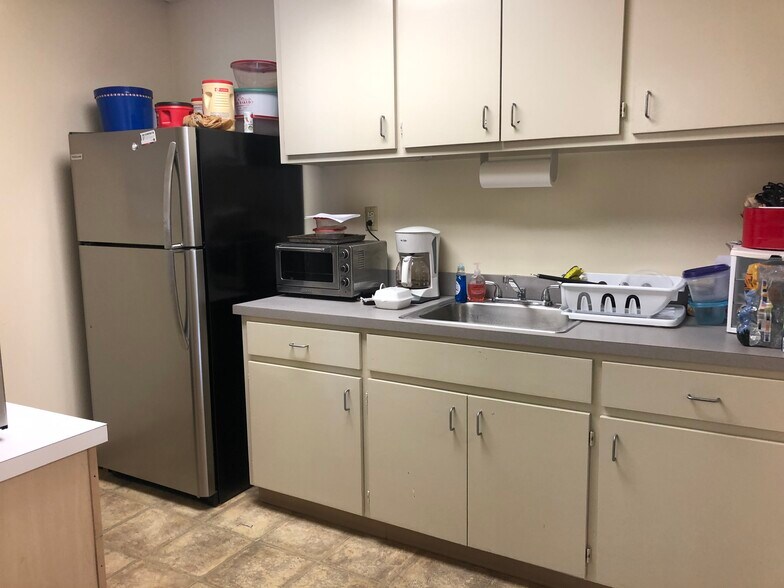 More Photos Of 1006 Bankton Cir, Hanahan Light Manufacturing For Lease