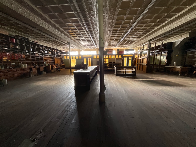 More Photos Of 246 W San Antonio St, New Braunfels General Retail For Lease