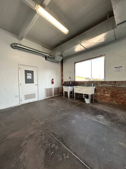 More Photos Of 1645 Blue Rock St, Cincinnati Light Manufacturing For Lease