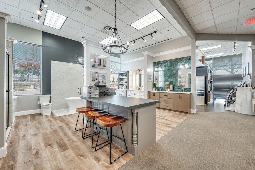 More Photos Of 6652 Pinecrest Dr, Plano Office For Lease