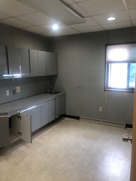 More Photos Of 20 Hospital Dr, Toms River Medical For Lease