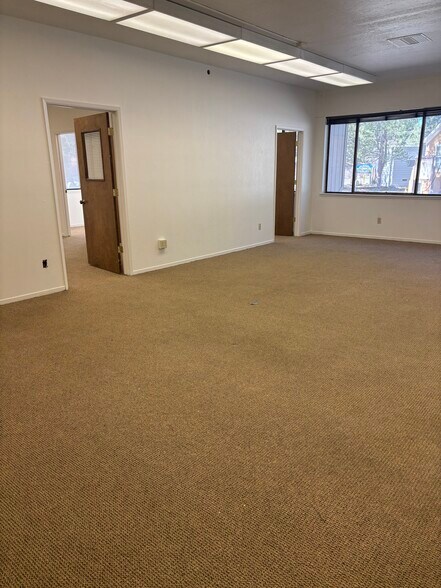 More Photos Of 2489 Lake Tahoe Blvd, South Lake Tahoe Office For Lease