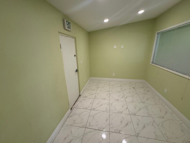 More Photos Of 1610 E Sahara Ave, Las Vegas Freestanding For Lease