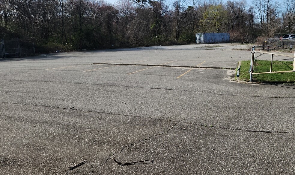 More Photos Of 22 Connor Ln, Deer Park Warehouse For Lease