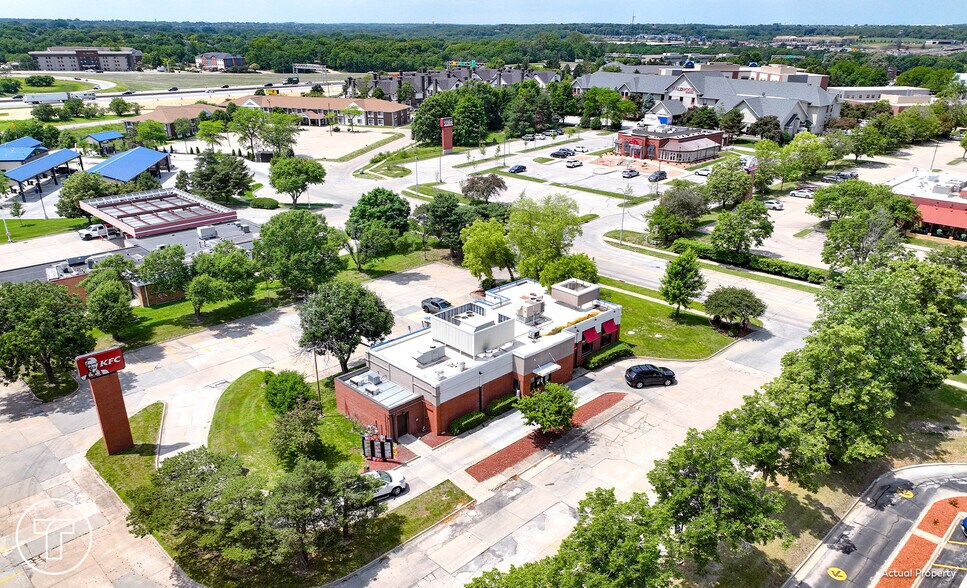 Primary Photo Of 11406 Forest Ave, Clive Fast Food For Sale