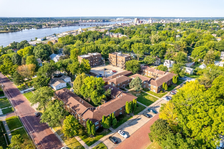 More Photos Of 1203 E 11th St, Davenport Apartments For Sale