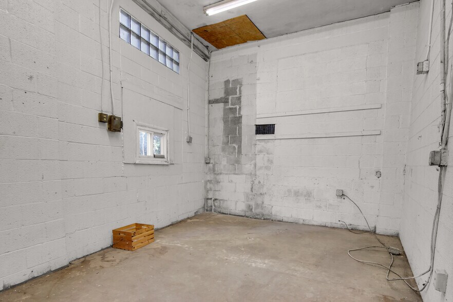 More Photos Of 1180 S Cameron St, Harrisburg Light Manufacturing For Sale