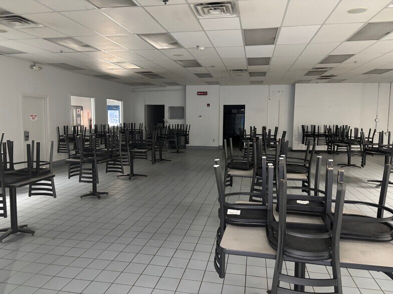 More Photos Of 1000 Robins Rd, Lynchburg Manufacturing For Lease