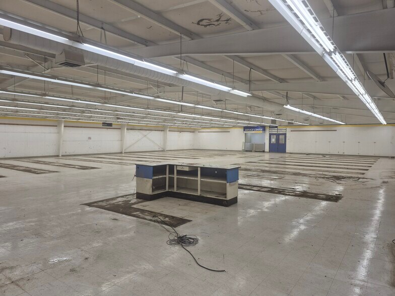 More Photos Of 100 Murrish Rd, Redway General Retail For Sale