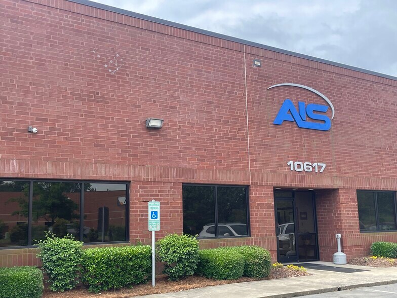 Primary Photo Of 10617 Southern Loop Blvd, Pineville Light Manufacturing For Lease