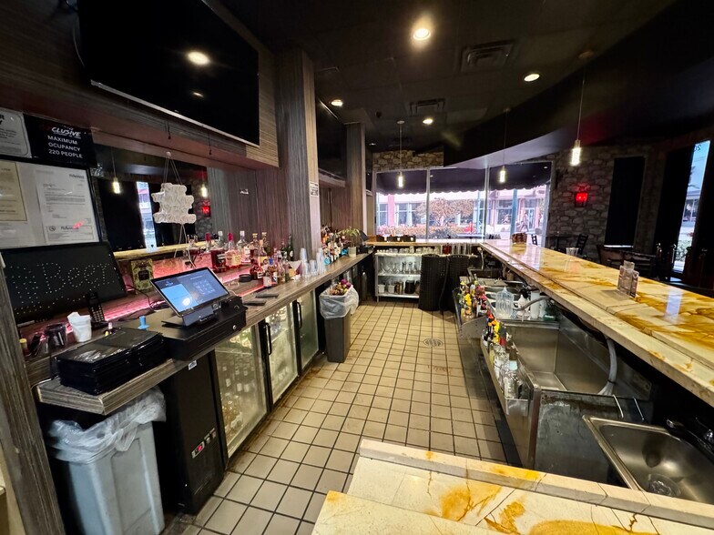 More Photos Of 2000 Harrison St, Hollywood Unknown For Lease