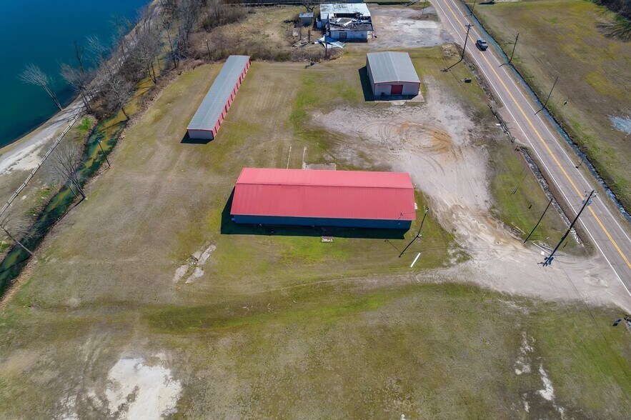 More Photos Of 600 Market, Bolivar Self Storage For Sale