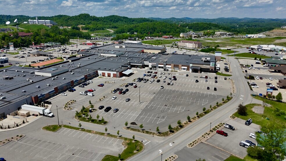 More Photos Of 2600 Middletown Commons, White Hall Unknown For Lease