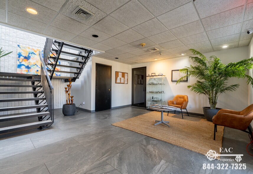 More Photos Of 22 Commerce Rd, Newtown Light Manufacturing For Lease