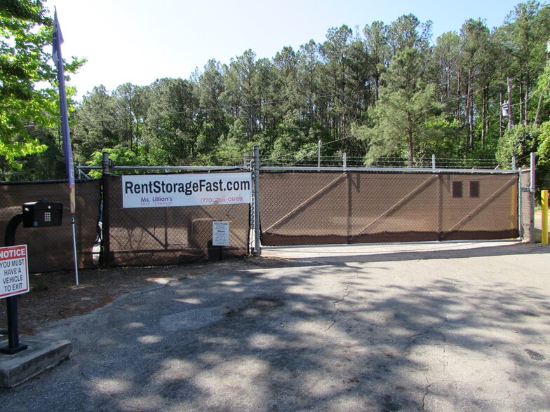 More Photos Of 127 Commerce St, Fayetteville Self Storage For Sale