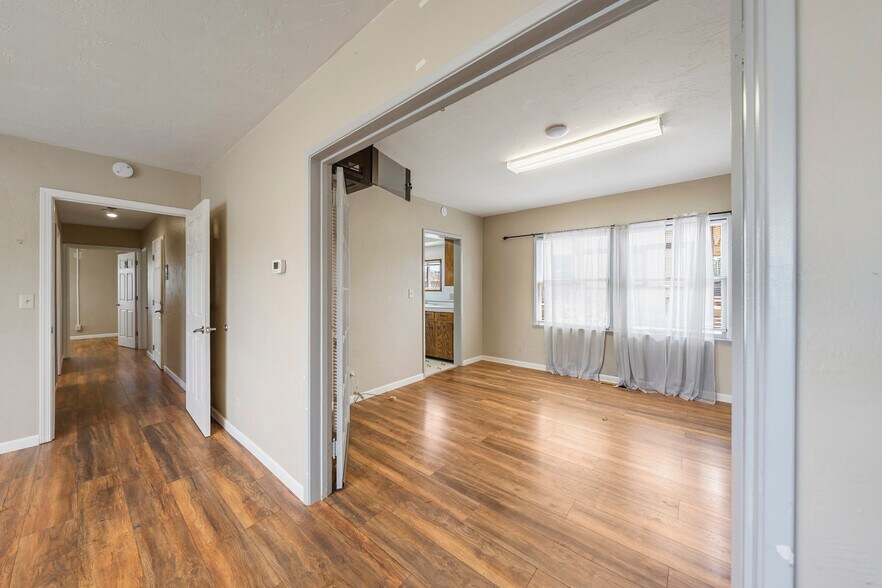 More Photos Of 143 S Main St, Phoenix Office For Sale