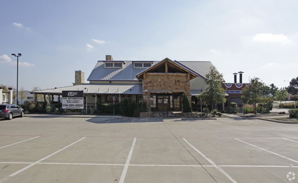 Primary Photo Of 1600 E Copeland Rd, Arlington Restaurant For Lease