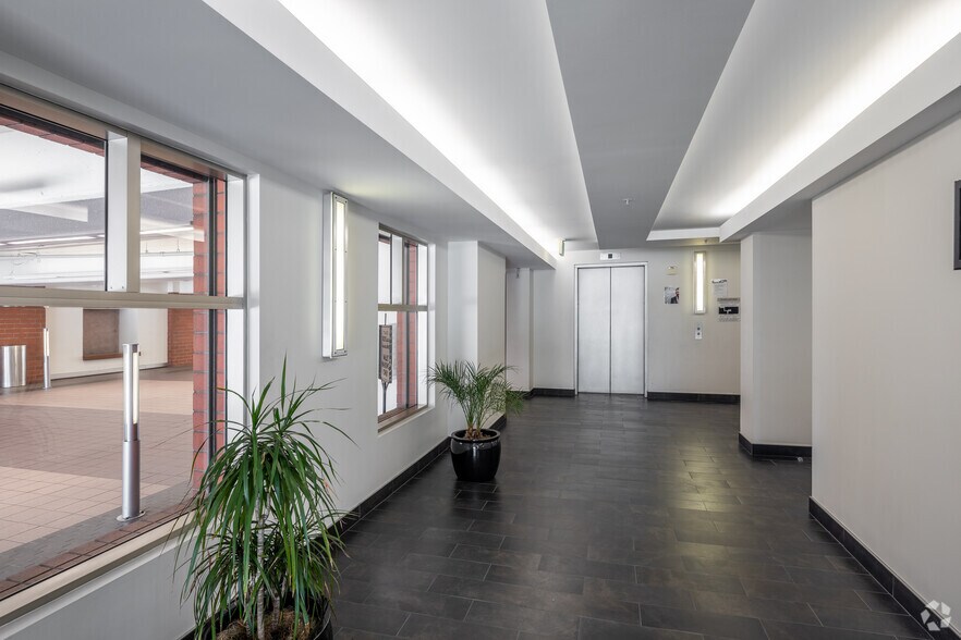 More Photos Of 10351 Santa Monica Blvd, Los Angeles Office For Sale