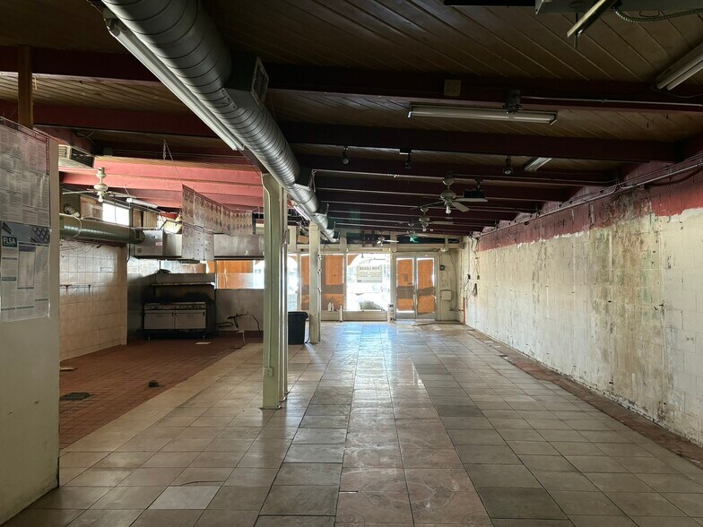 More Photos Of 14445 Big Basin Way, Saratoga Storefront For Lease