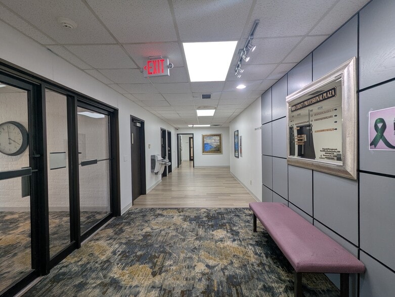 More Photos Of 1323 S 27th St, Nederland Medical For Sale