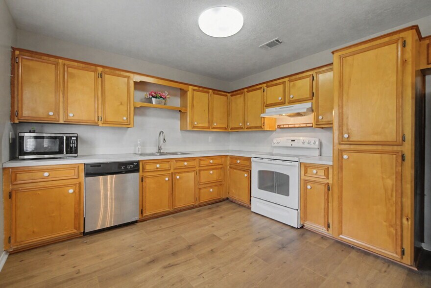 More Photos Of 9882 FM 149 Rd, Montgomery Flex For Sale
