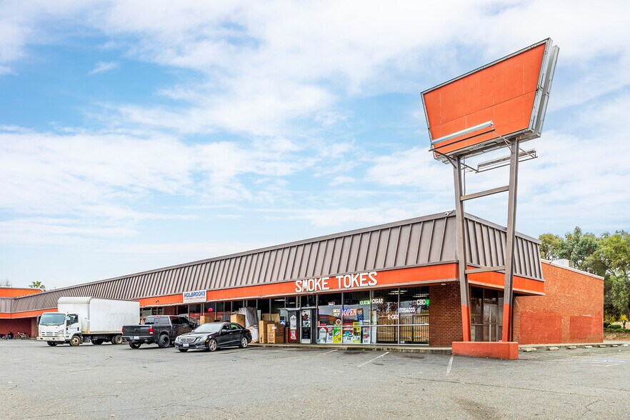 More Photos Of 1815-1985 Oro Dam Blvd E, Oroville Department Store For Sale