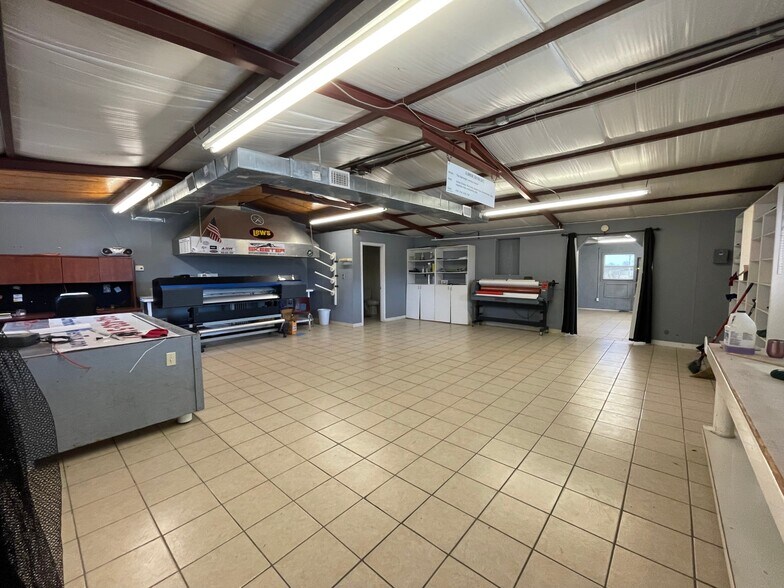 More Photos Of 734 FM 2048, Boyd General Retail For Lease