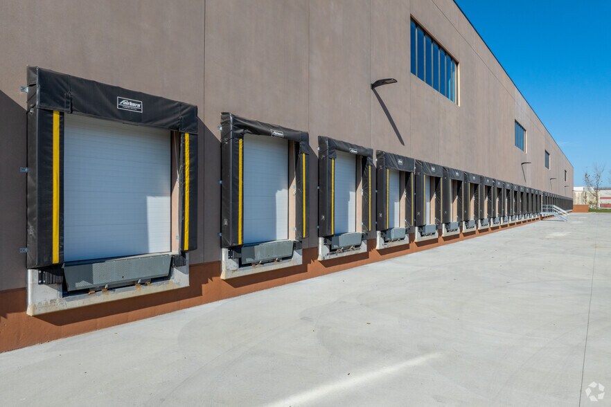 More Photos Of 936 Harrison Ave, Kearny Distribution For Lease