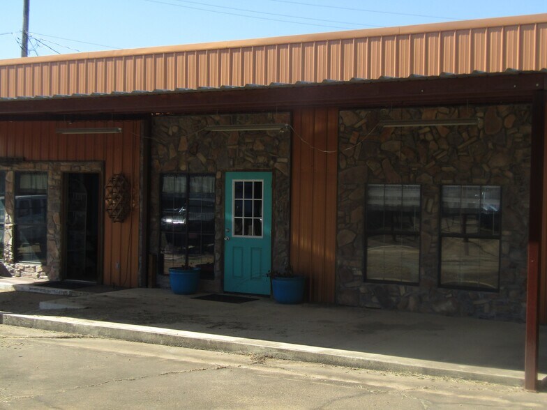 More Photos Of 9 NW Martin Luther King Ave, Idabel General Retail For Sale