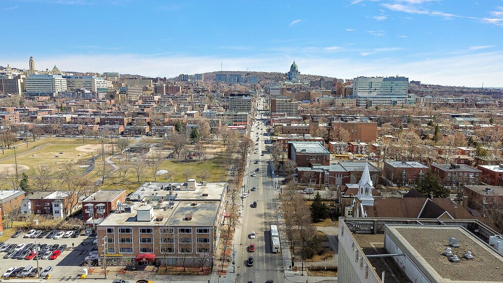 More Photos Of 6555 Ch De La Côte-Des-Neiges, Montréal Office For Lease
