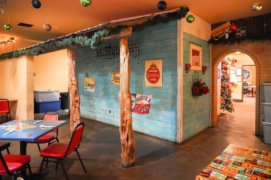 More Photos Of 1006 West Loop, El Campo Restaurant For Sale