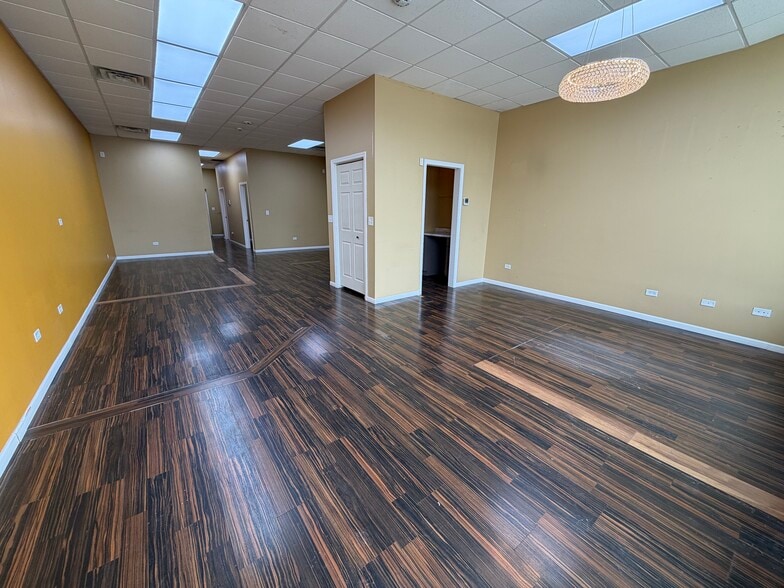 More Photos Of 9003-9025 W 151st St, Orland Park Fast Food For Lease