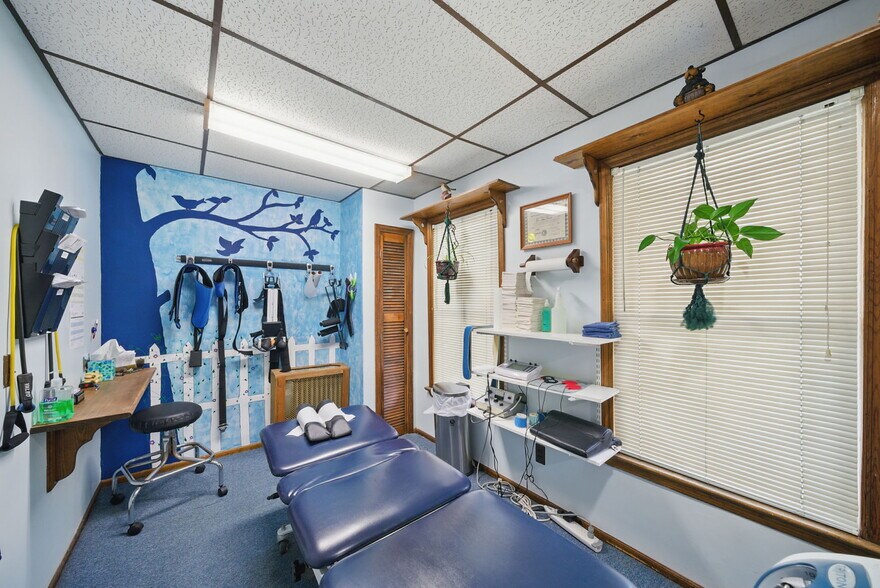 More Photos Of 11 Vernon Ave, Hamburg Medical For Lease