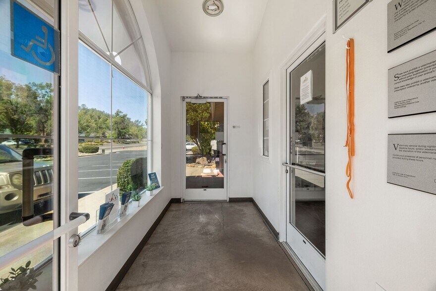 More Photos Of 1825 Buenaventura Blvd, Redding Hospital For Sale