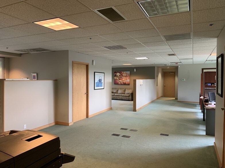More Photos Of 10634 E Riverside Dr, Bothell Office For Lease