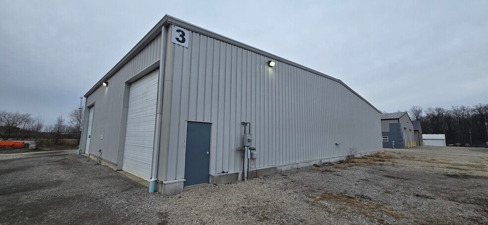 More Photos Of 1359 E Hanthorn Rd, Lima Warehouse For Lease