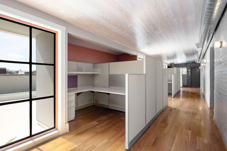 More Photos Of 146 E Third St, Lexington Office For Sale