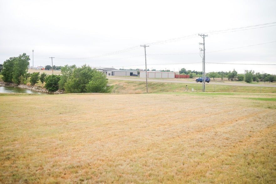 More Photos Of 2203 Summerlon Cir, Dodge City Healthcare For Sale