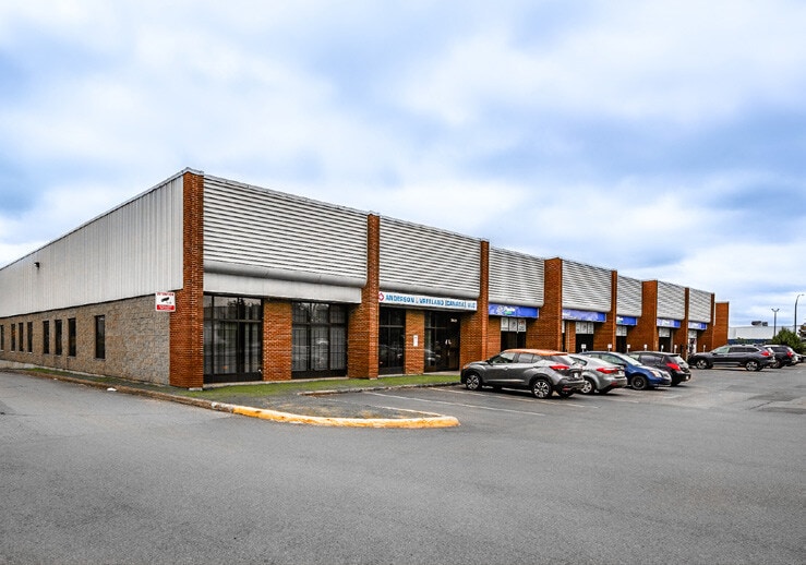 More Photos Of 1730-1850 Av 55e, Montréal Showroom For Lease