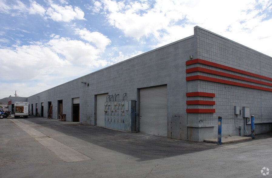 More Photos Of 702 W Melinda Ln, Phoenix Warehouse For Lease