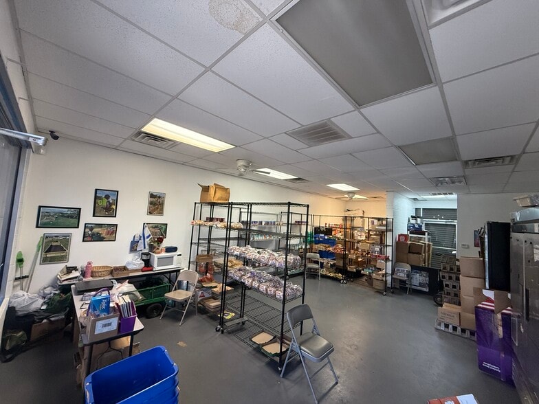 More Photos Of 2652 Cedar Crest Blvd, Dallas Storefront For Sale