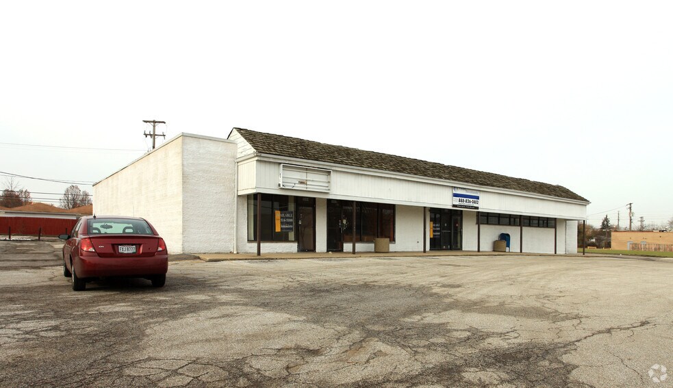 Primary Photo Of 5880-5886 S Lee Rd, Maple Heights Storefront For Lease