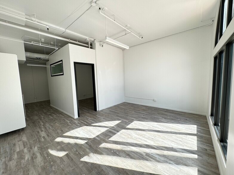 More Photos Of 909 Prospect St, La Jolla General Retail For Lease