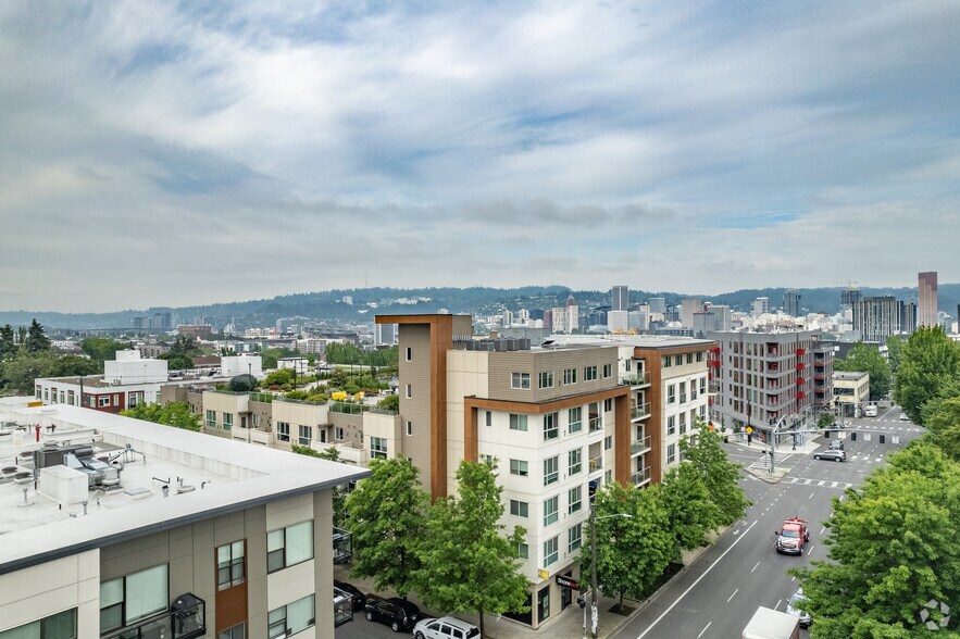 More Photos Of 1250 E Burnside St, Portland Apartments For Lease