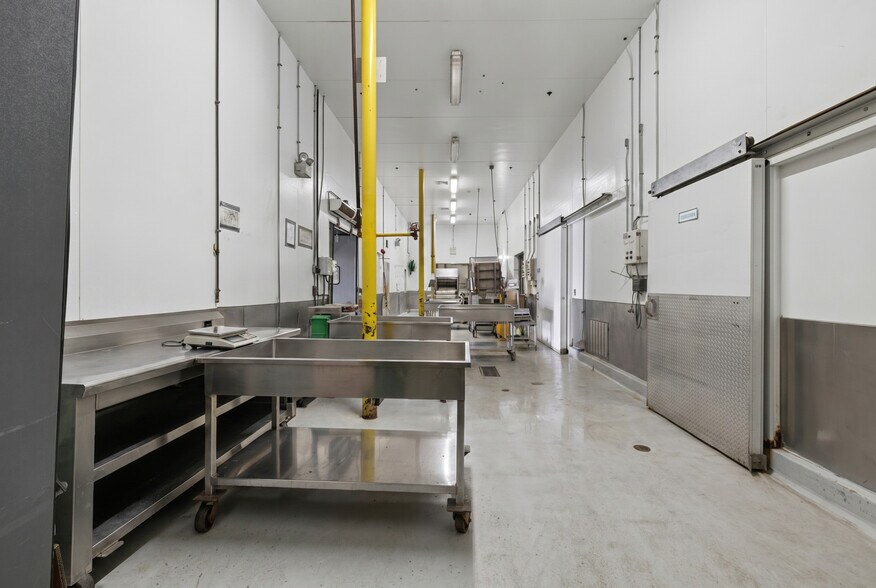 More Photos Of 1381 E 6th St, Los Angeles Food Processing For Lease