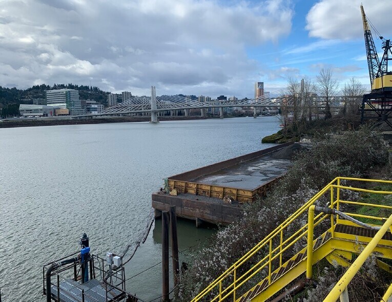 More Photos Of 2611 SE 4th Ave, Portland Manufacturing For Sale