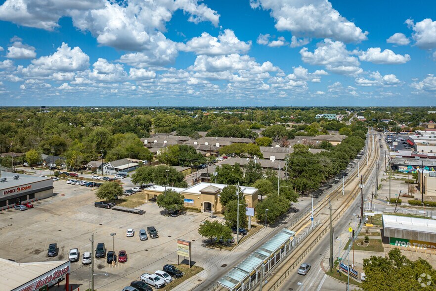 More Photos Of 2799 Fulton St, Houston Bank For Sale