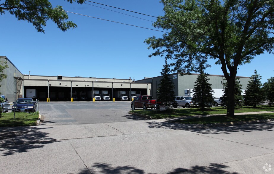 More Photos Of 2700 28th St E, Minneapolis Distribution For Lease